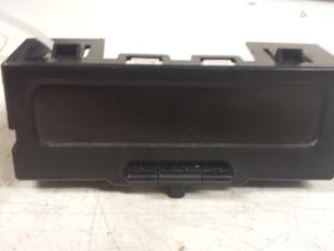 Gebruikte Display Interieur Renault Megane II (BM/CM) 1.9 dCi 120 Prijs € 15,00 Margeregeling aangeboden door Autodemontagebedrijf Smit