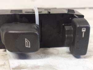 Gebruikte Schakelblok ruiten Volvo S40 (VS) 1.8 16V Bi-Fuel Prijs € 15,00 Margeregeling aangeboden door Autodemontagebedrijf Smit