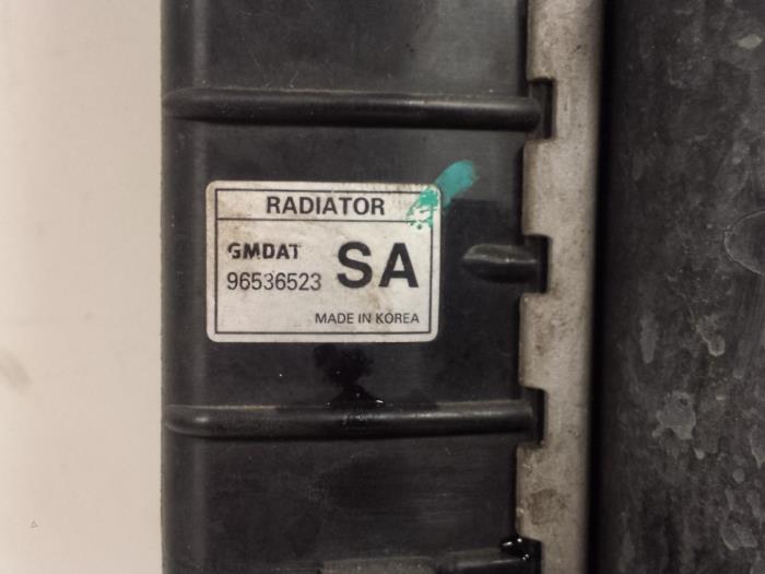 Radiateur van een Daewoo Kalos (SF48) 1.4 2003