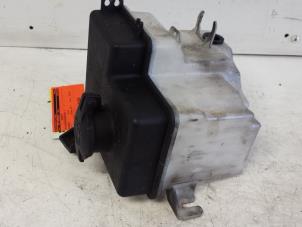 Gebruikte Ruitensproeiertank voor Hyundai Getz 1.3i 12V Prijs € 25,00 Margeregeling aangeboden door Autodemontagebedrijf Smit