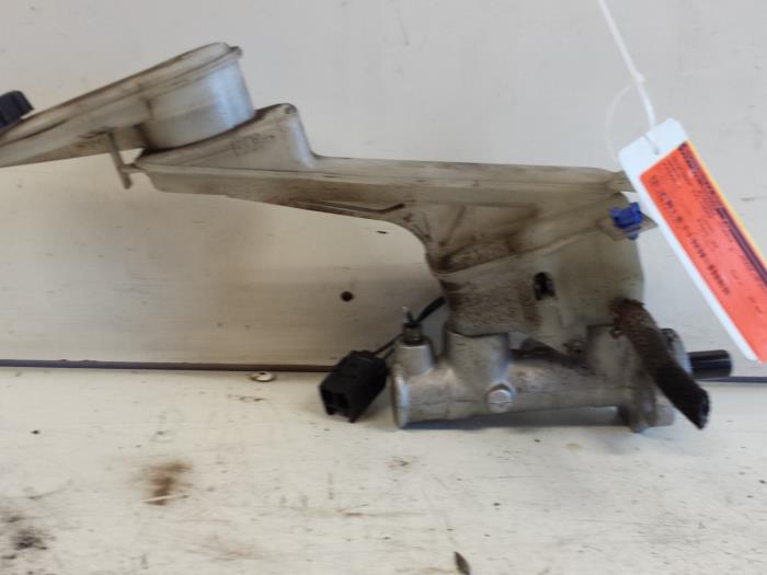 Gebruikte Hoofdremcilinder Mazda Premacy 1.8 16V Prijs € 20,00 Margeregeling aangeboden door Autodemontagebedrijf Smit