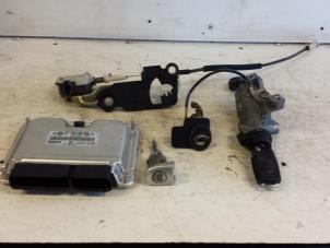 Gebruikte Kontaktslot + computer Volkswagen Passat Variant (3B6) 1.9 TDI 130 Prijs € 175,00 Margeregeling aangeboden door Autodemontagebedrijf Smit