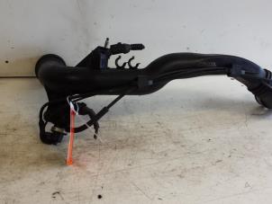 Gebruikte Aanzuigslang Lucht Volkswagen Passat Variant (3B6) 1.9 TDI 130 Prijs € 35,00 Margeregeling aangeboden door Autodemontagebedrijf Smit