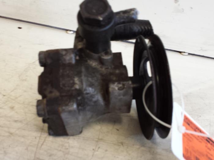 Gebruikte Pomp Servo Hyundai Accent 1.6 16V Prijs € 45,00 Margeregeling aangeboden door Autodemontagebedrijf Smit