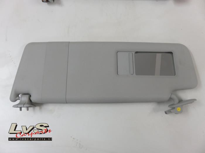 Vw tiguan deals sun visor replacement