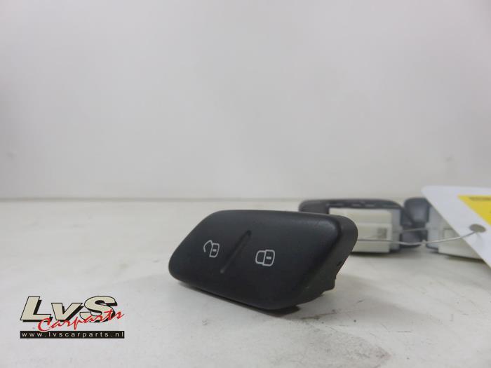 Volkswagen Polo Central locking switch