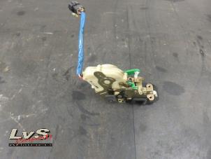 Gebruikte Deurslot Mechaniek 4Deurs rechts-achter Kia Sorento I (JC) 2.5 CRDi 16V Prijs op aanvraag aangeboden door LvS Carparts