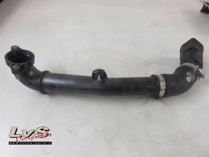 Gebruikte Intercooler Buis Volkswagen T-Roc I 2.0 TDI 150 16V Prijs € 18,00 Margeregeling aangeboden door LvS Carparts