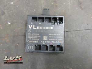 Gebruikte Portiervergrendelings Motor Mercedes Vito (447.6) 1.6 109 CDI 16V Prijs € 61,00 Margeregeling aangeboden door LvS Carparts