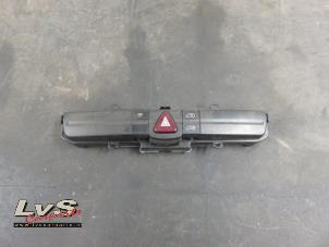 Gebruikte Paniekverlichtings Schakelaar Volkswagen Crafter 2.5 TDI 30/32/35 Prijs € 16,00 Margeregeling aangeboden door LvS Carparts