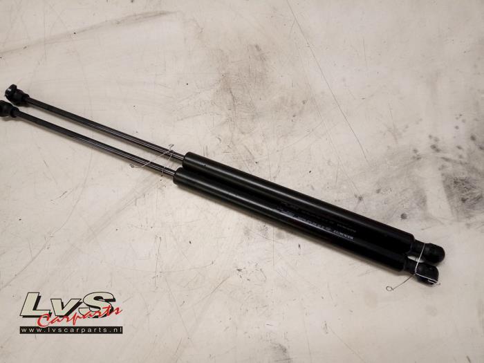 Renault Twingo Set of gas struts for boot
