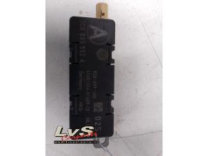 Gebruikte Antenne Volkswagen Passat CC (357) Prijs € 8,00 Margeregeling aangeboden door LvS Carparts