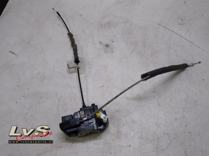 Nissan Qashqai Rear door lock mechanism 4-door, left