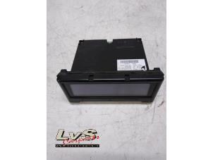 Gebruikte Display Multi Media regelunit Volvo V50 (MW) 1.6 D2 16V Prijs € 50,00 Margeregeling aangeboden door LvS Carparts