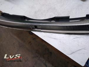 Gebruikte Afdekking slotvanger achter Audi A4 Avant (B9) 1.4 TFSI 16V Prijs € 24,00 Margeregeling aangeboden door LvS Carparts