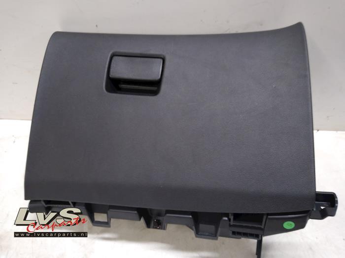 Opel Astra Glovebox