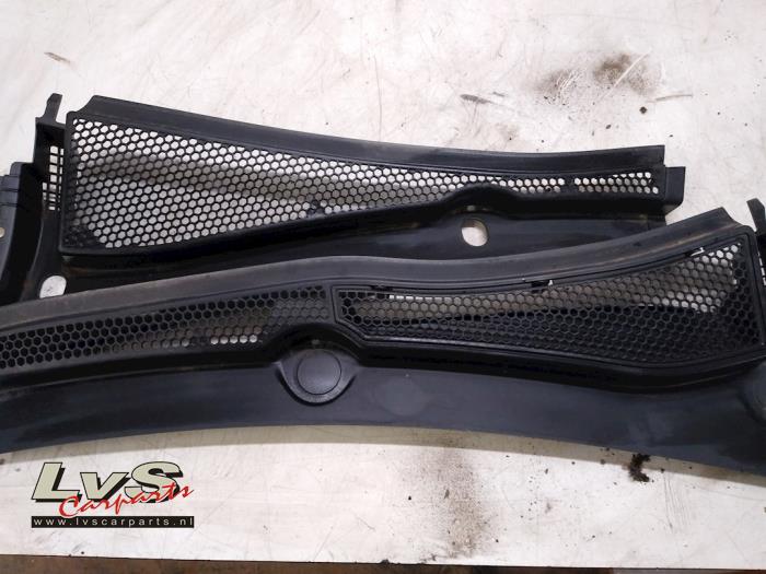 Peugeot 208 Cowl top grille