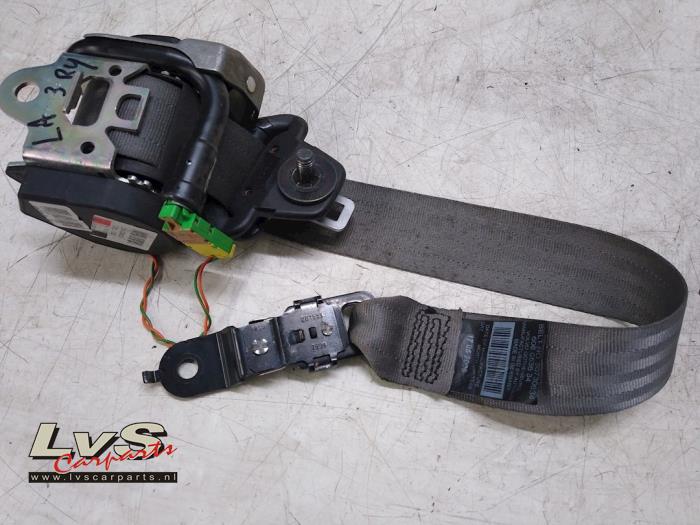 Volvo XC90 Rear seatbelt, left