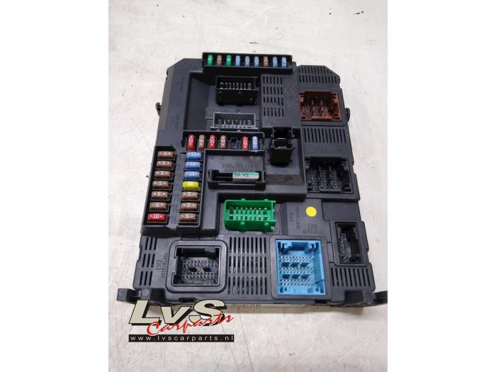 Peugeot 208 Fuse box