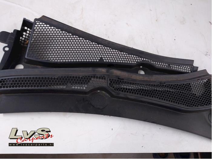 Peugeot 2008 Cowl top grille
