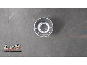 Gebruikte Schakelaar Volkswagen Touareg (7PA/PH) 3.0 TDI V6 24V BlueMotion Technology SCR Prijs € 50,00 Margeregeling aangeboden door LvS Carparts