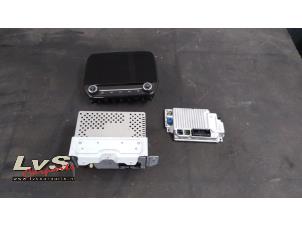 Gebruikte Radio CD Speler Ford Fiesta 7 1.1 Ti-VCT 12V 85 Prijs € 300,00 Margeregeling aangeboden door LvS Carparts