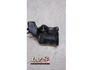 Gebruikte Intercooler Buis Volkswagen Golf VII (AUA) 1.0 TSI 12V BlueMotion Prijs € 25,00 Margeregeling aangeboden door LvS Carparts