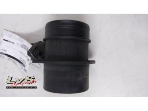 Gebruikte Luchtmassameter Volkswagen Passat Variant (3C5) 2.0 TDI 16V 135 Prijs € 30,00 Margeregeling aangeboden door LvS Carparts