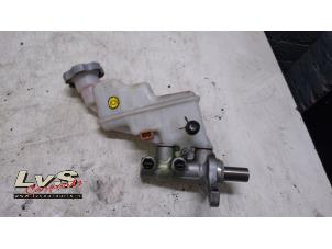 Gebruikte Hoofdremcilinder Kia Rio III (UB) 1.1 CRDi VGT 12V Prijs € 10,00 Margeregeling aangeboden door LvS Carparts