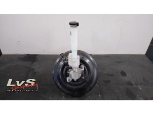 Gebruikte Rembekrachtiger Nissan Juke (F15) 1.6 DIG-T 16V 4x4 Prijs € 75,00 Margeregeling aangeboden door LvS Carparts