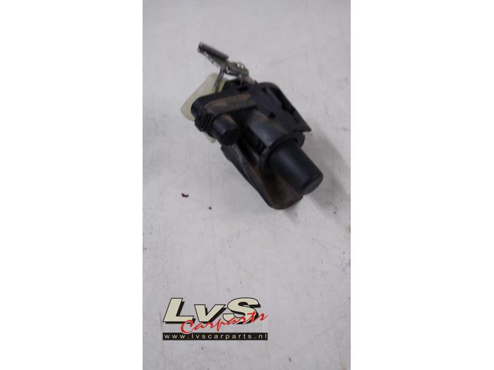 Peugeot 107 Tailgate switch