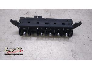 Gebruikte Raam schakelaar elektrisch BMW Mini One/Cooper (R50) 1.6 16V Cooper Prijs € 19,50 Margeregeling aangeboden door LvS Carparts