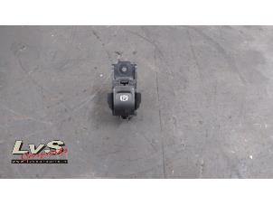 Gebruikte Handrem schakelaar Opel Insignia Sports Tourer 2.0 CDTI 16V 160 Ecotec Prijs € 10,00 Margeregeling aangeboden door LvS Carparts