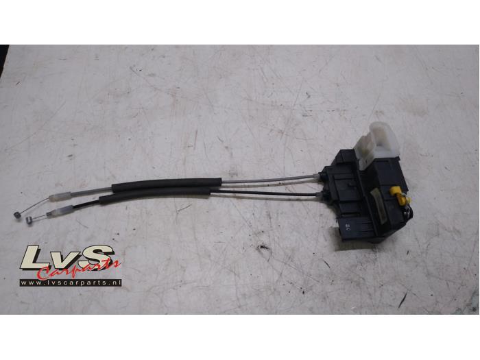 Hyundai I20 Door lock mechanism 4-door, front left