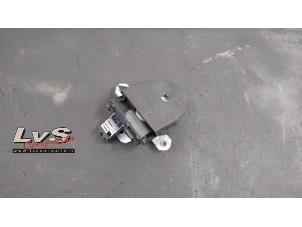 Gebruikte Slotmechaniek Achterklep Ford Kuga I 2.0 TDCi 16V 140 Prijs € 40,00 Margeregeling aangeboden door LvS Carparts