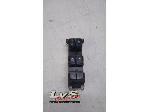 Gebruikte Combischakelaar ramen Hyundai i10 (B5) 1.0 12V Prijs € 35,00 Margeregeling aangeboden door LvS Carparts