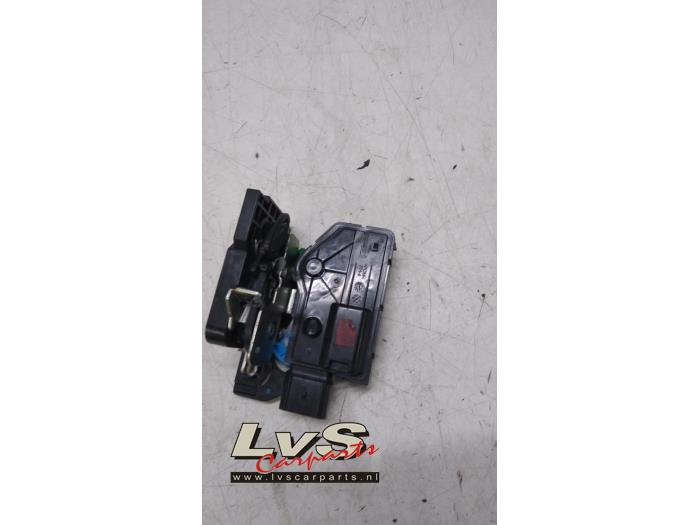 Deurslot Mechaniek 4Deurs rechts-voor van een Hyundai i10 (B5) 1.0 12V 2015