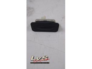 Gebruikte Handgreep Achterklep Renault Megane III Coupe (DZ) 1.2 16V TCE 130 Start & Stop Prijs € 29,00 Margeregeling aangeboden door LvS Carparts