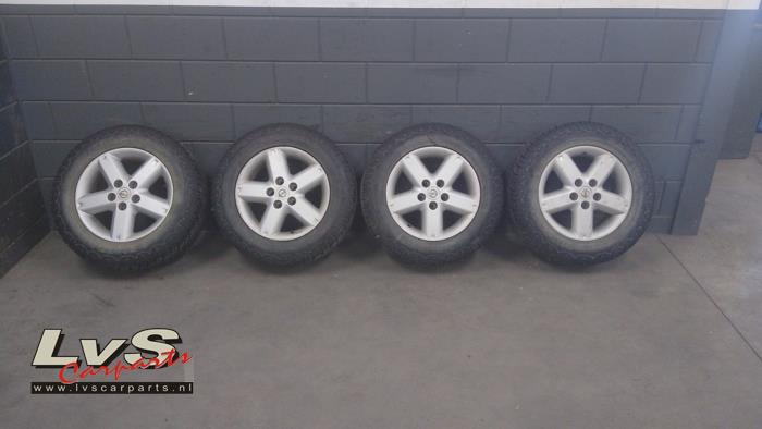 Nissan X-Trail Sport rims set + tires