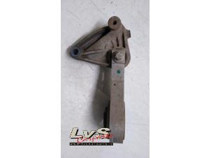 Gebruikte Motorsteun Opel Corsa E 1.4 Turbo 16V Prijs € 19,00 Margeregeling aangeboden door LvS Carparts