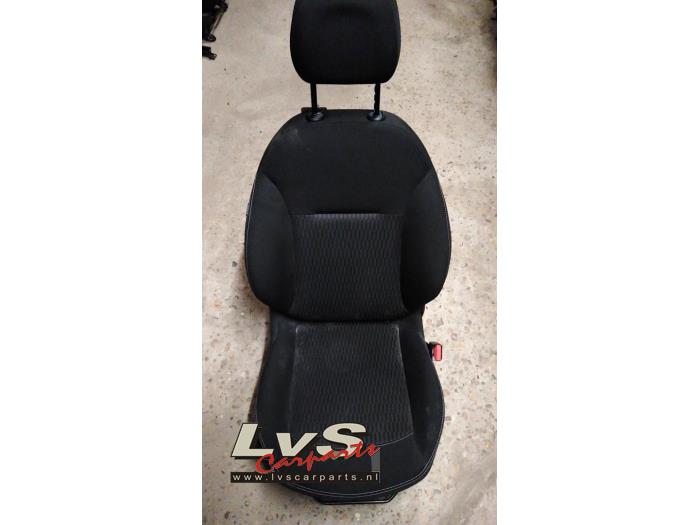 Peugeot 208 Seat, right