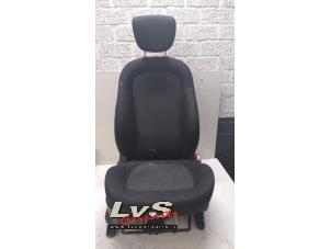 Gebruikte Voorstoel rechts Hyundai i20 1.2i 16V Prijs € 70,00 Margeregeling aangeboden door LvS Carparts