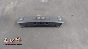 Gebruikte Schakelaar Stoelverwarming Mercedes E (W212) E-220 CDI 16V BlueEfficiency,BlueTEC Prijs € 40,00 Margeregeling aangeboden door LvS Carparts