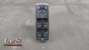 Gebruikte Elektrisch Raam Schakelaar Mercedes E (W212) E-220 CDI 16V BlueEfficiency,BlueTEC Prijs € 50,00 Margeregeling aangeboden door LvS Carparts