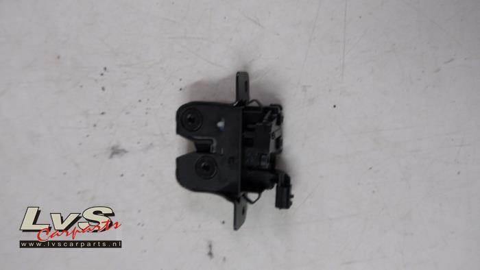 Dacia Duster Tailgate lock mechanism