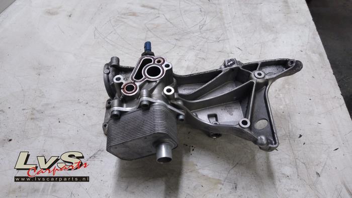 Audi Q5 Alternator upper bracket