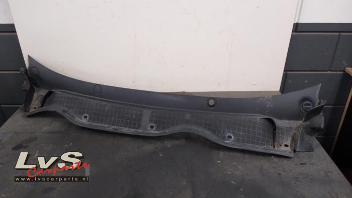 Ford Fiesta Cowl top grille