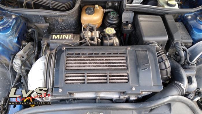 Motor van een MINI Mini Cooper S (R53) 1.6 16V 2004