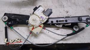 Gebruikte Raammechaniek 4Deurs links-voor BMW X3 (E83) 2.0d 16V Prijs € 70,00 Margeregeling aangeboden door LvS Carparts