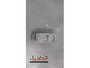 Gebruikte Ruit schakelaar elektrisch Ford Fiesta 6 (JA8) 1.25 16V Prijs € 25,00 Margeregeling aangeboden door LvS Carparts